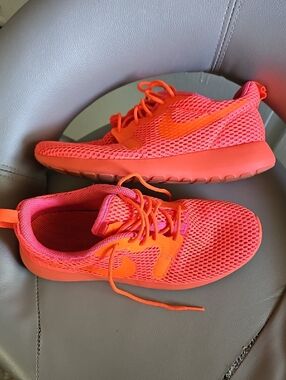 Nike Pink and Orange Mesh Athletic Sneakers